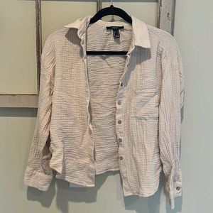 Lightweight and amazing as an extra layer! Super nice material.
